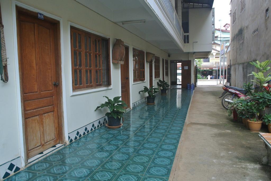 Nice Guesthouse Muang Phônsavan Extérieur photo