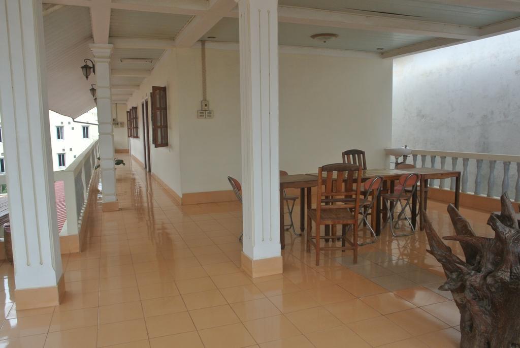 Nice Guesthouse Muang Phônsavan Extérieur photo